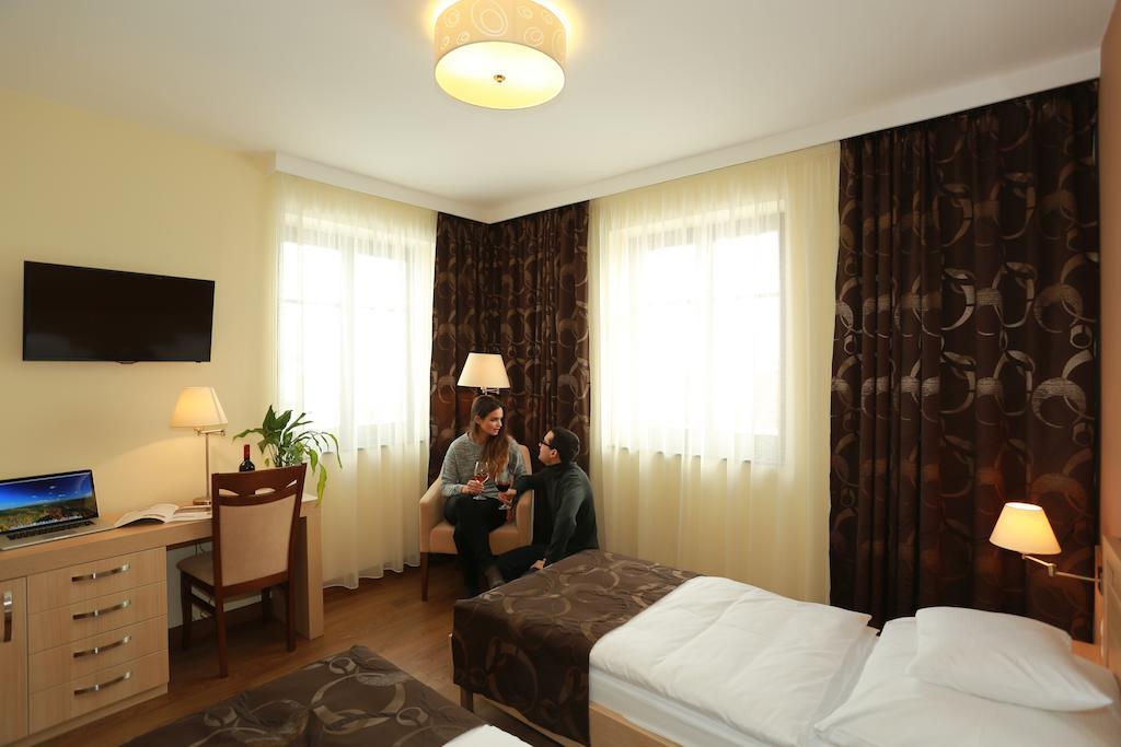 Tiffan'S Pinceszet Es Panzio Hotel Villány Værelse billede