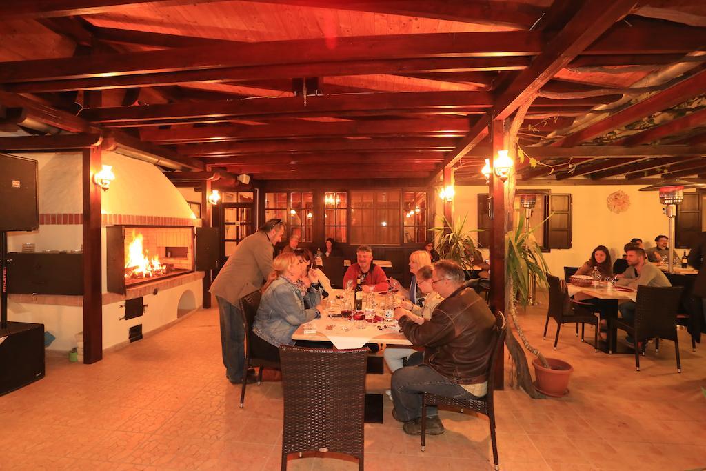 Tiffan'S Pinceszet Es Panzio Hotel Villány Eksteriør billede