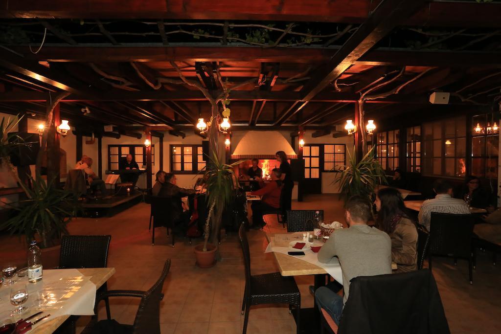 Tiffan'S Pinceszet Es Panzio Hotel Villány Eksteriør billede