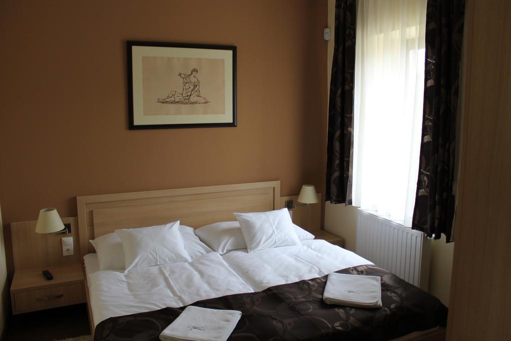 Tiffan'S Pinceszet Es Panzio Hotel Villány Eksteriør billede